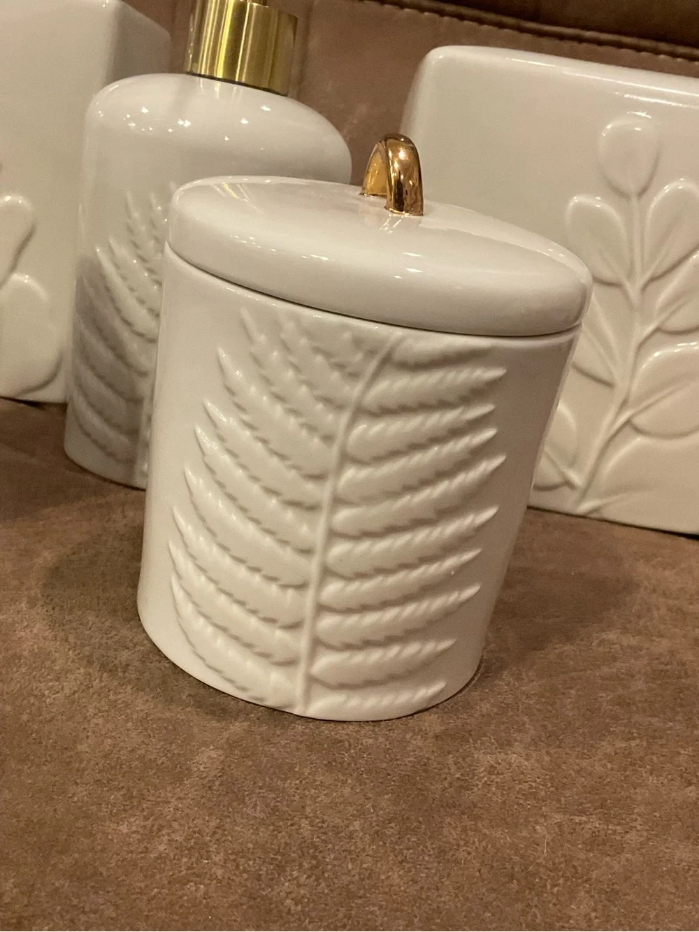 N/A tissue box